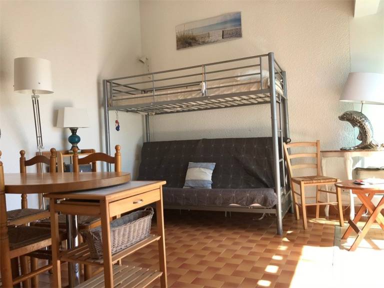 4-Person Villa in Port Leucate with Parking Near Beach — photo 3