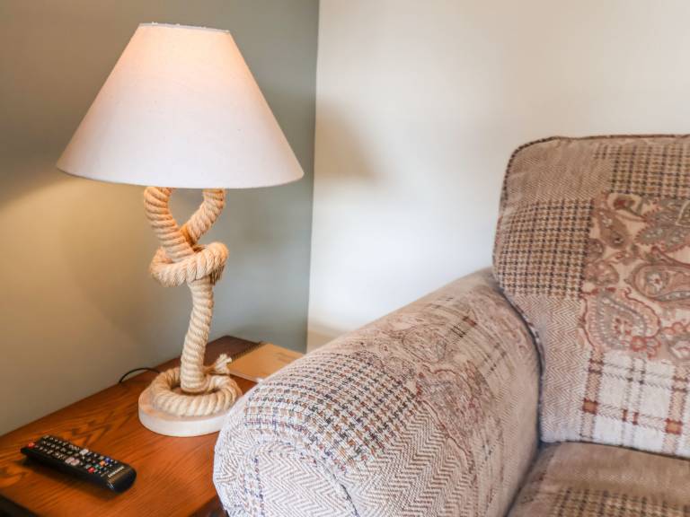Family-friendly charming cottage with yard | Beach view | Pets allowed — photo 4
