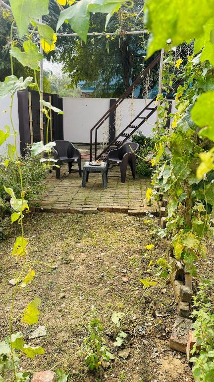 Vacation home with terrace & yard — photo 3