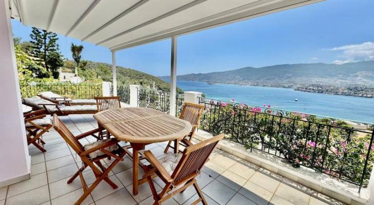 Villa with yard & terrace | Suitable for remote work in Poros