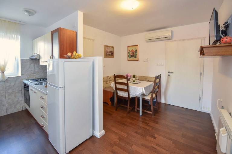 Two bedroom apartment with balcony and sea view Mandre, Pag (A-23187-d) — photo 2
