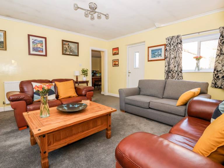 Family-friendly cottage with yard | Pet-friendly — photo 5