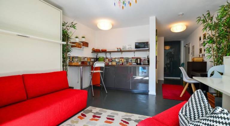 Serviced apartment with patio — photo 3