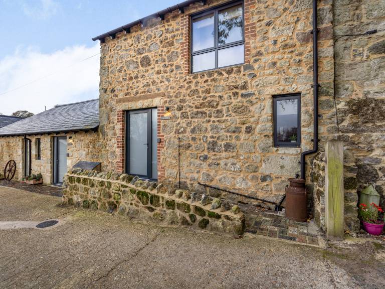 Cottage with yard | River view in Ventnor