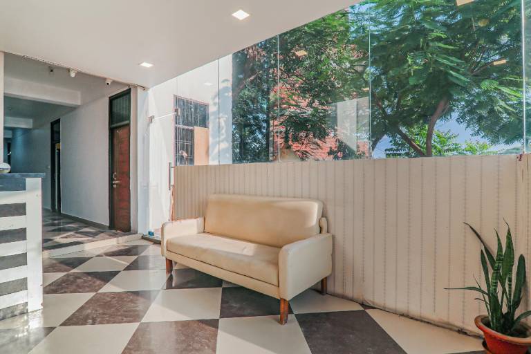 Hotel O Gomti Nagar Near Malhaur Railway Station