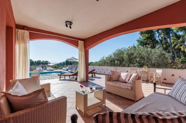 Villa with terrace, private pool & barbeque | Perfect for remote work — photo 4