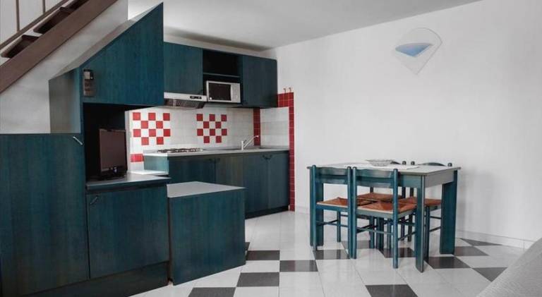 Charming serviced apartment with private pool, BBQ & yard | Next to the beach | Pets are welcome — photo 2