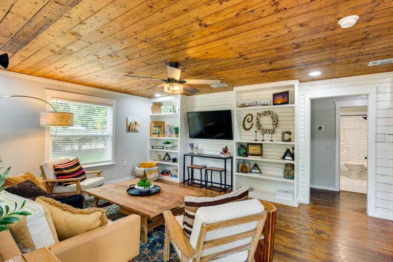Lindale Vacation Rental w Deck & Grill