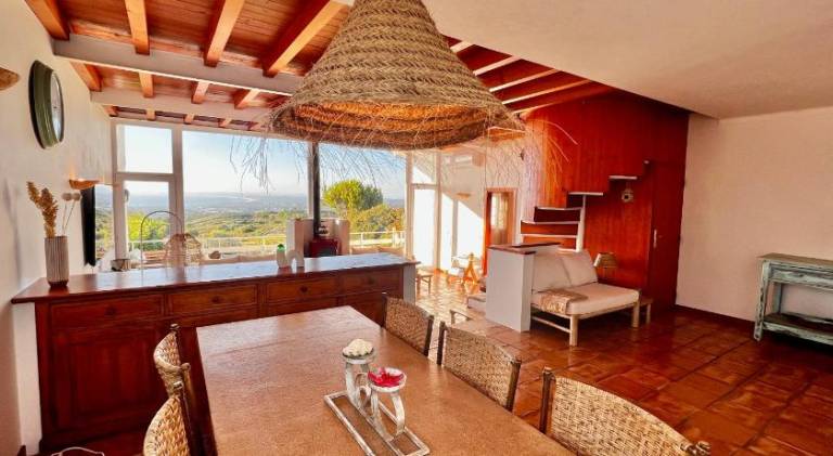 Lovely Beach House with Stunning View — photo 4