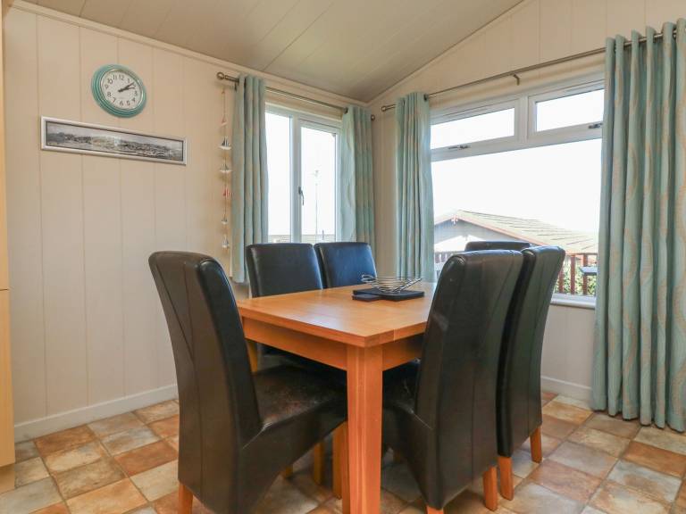 Cottage with patio & garden | Beach view — photo 3
