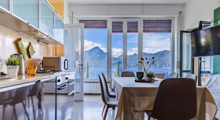 Wonderful Lake View Apartments with Pool with Breakfast GARDASEE — photo 3