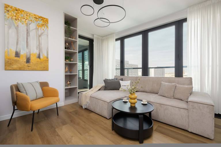 Grzybowska 37 Warszawa Luxury Apartment with Parking Balcony and Desk for Remote Work in Warsaw