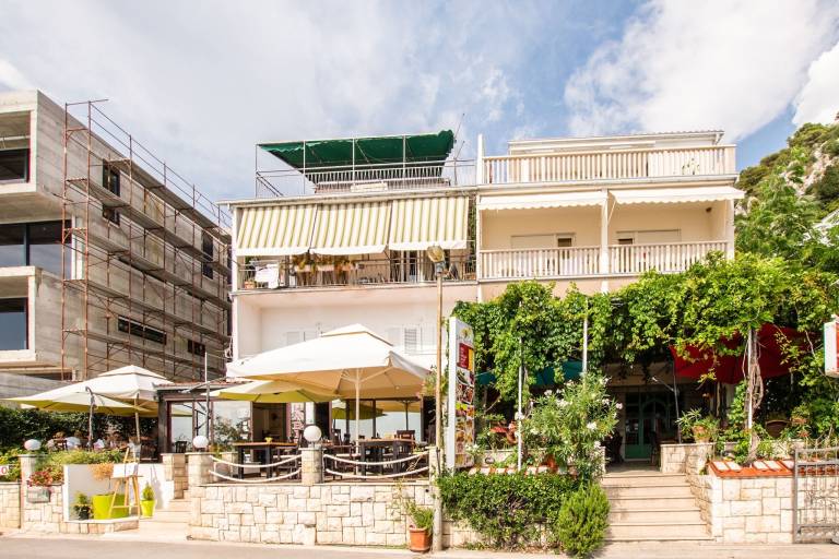 Apartment with barbecue in Omis