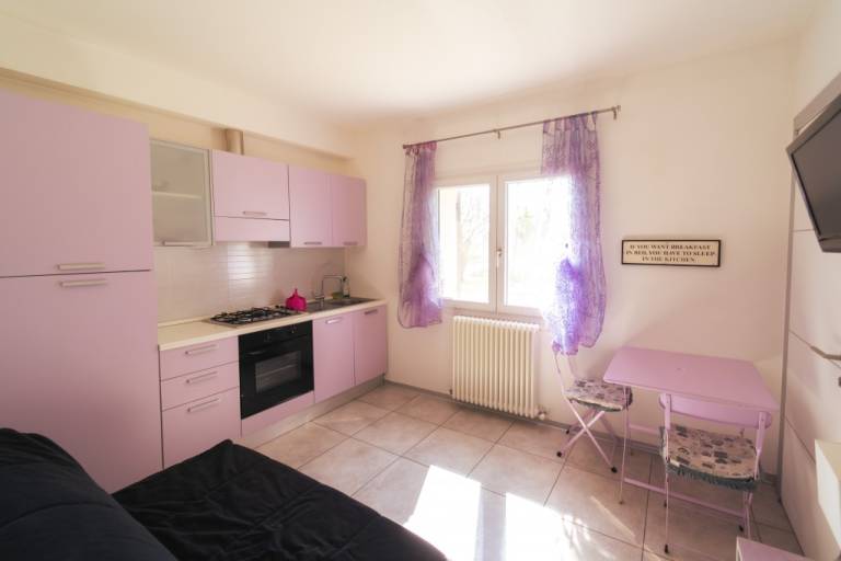 Holiday apartment with yard & pool — photo 5