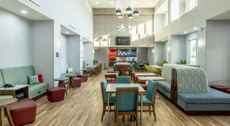 Hampton Inn & Suites Cleburne — photo 3