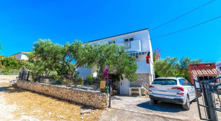 Nice holiday apartment | Dogs allowed in Supetar