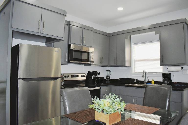 Elegant apartment 10 min to Mercedes outlets — photo 4