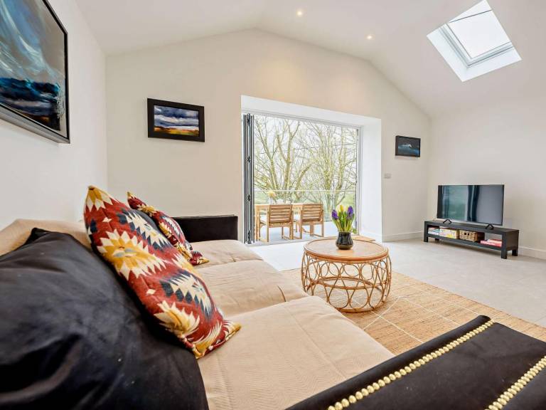 Pleasant cottage with hot tub & yard | Water view | Dogs allowed in Ilfracombe