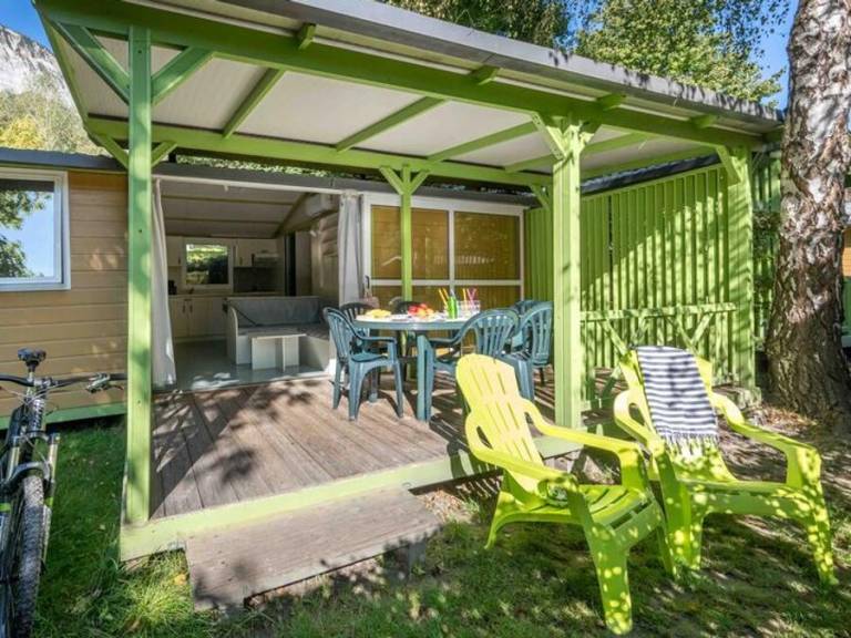 Family-oriented chalet with heated pool & patio | Pets are welcome — photo 5