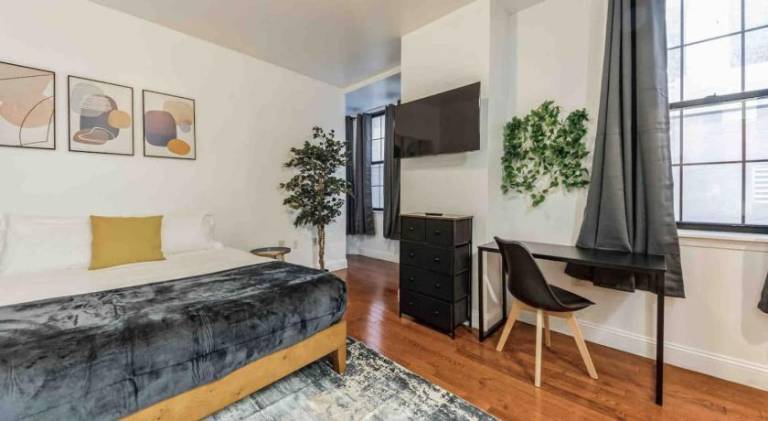 Apartment | Next to Love Park — photo 2