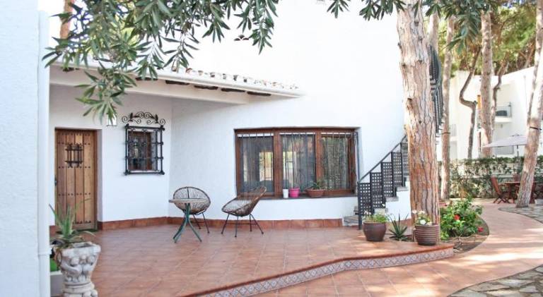 Fully equipped vacation home with barbecue, yard & terrace | Close to the beach | Suitable for remote work | Dogs allowed — photo 3
