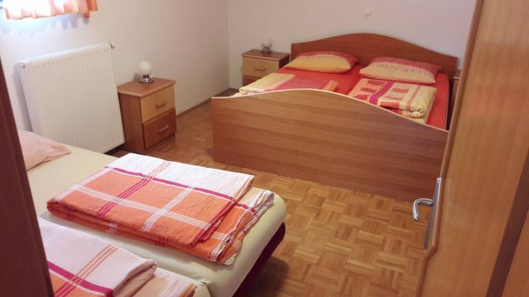 Apartma Družinska Vas