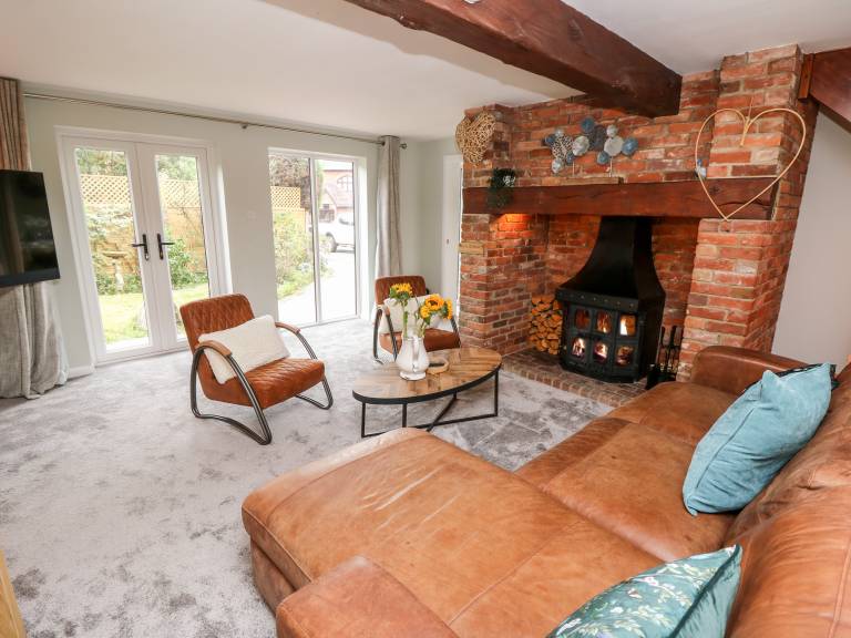 Fully equipped lovely cottage with yard & hot tub | Pets are welcome — photo 5