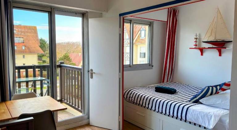 Rental apartment with private pool in Cabourg