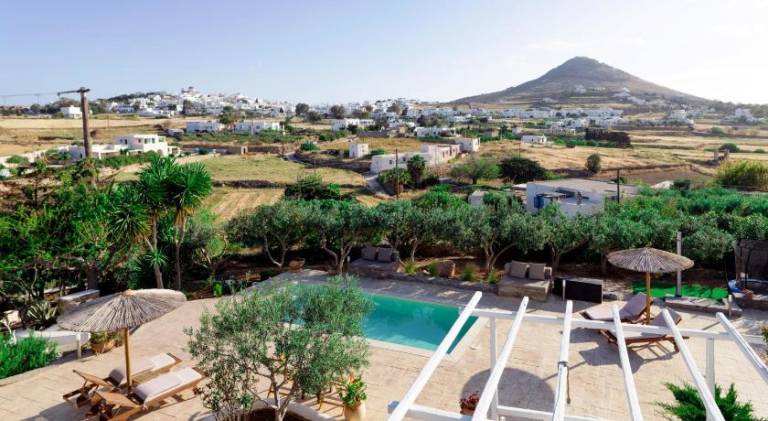 House with jacuzzi, yard & terrace | Good for workation — photo 4