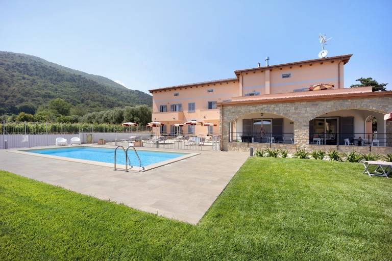 Apartment 'Antichi Ricordi - Il Frantoio' with Shared Pool, Wi-Fi and Air Conditioning in Laigueglia