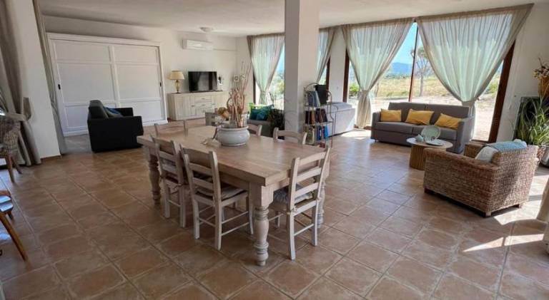 Holiday apartment with private pool, barbecue & yard — photo 4