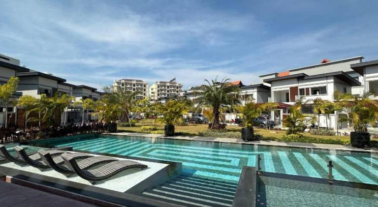 Villa with pool — photo 3