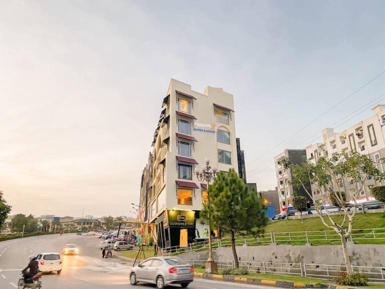 Esquire 2 Hotel & Suites