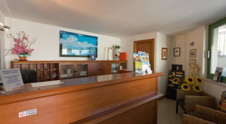 Serviced apartment with yard, pool & terrace | Pets allowed — photo 5