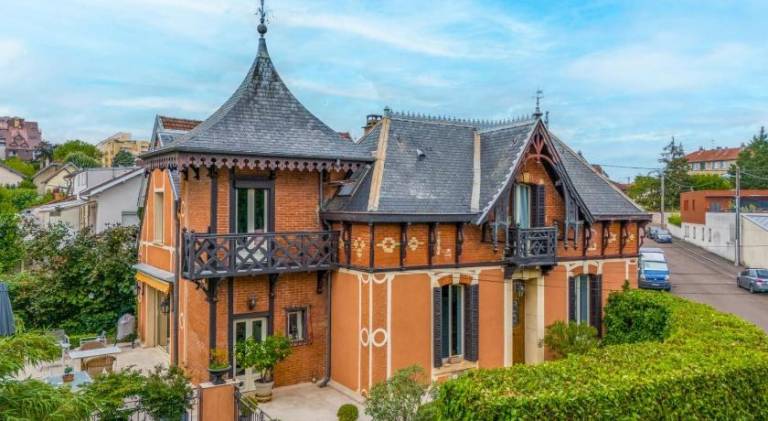Fully equipped villa with terrace, private pool & yard | Pets are welcome in Dijon