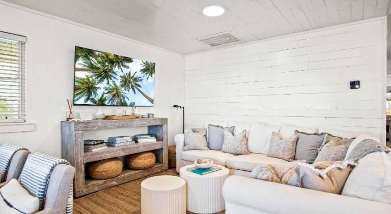 Beautiful house with pool | Suitable for remote work | Pets are welcome in Port Aransas, TX