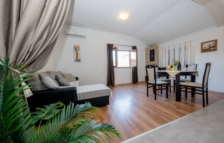 Rental apartment with fast internet & patio | Sea view — photo 2