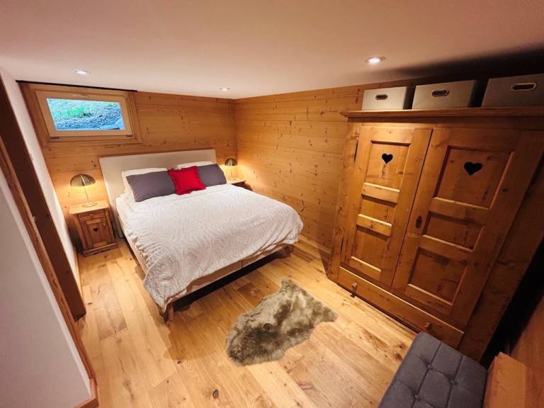 Chalet with patio — photo 5