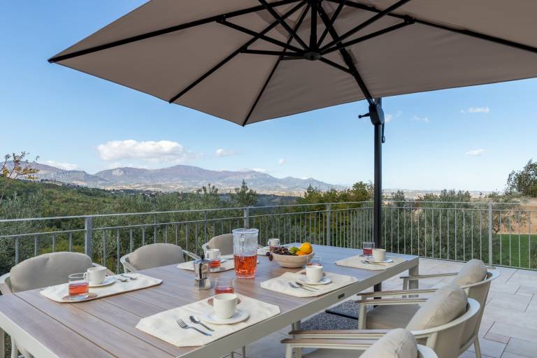 Villa with terrace, private pool & garden | Garden view — photo 3