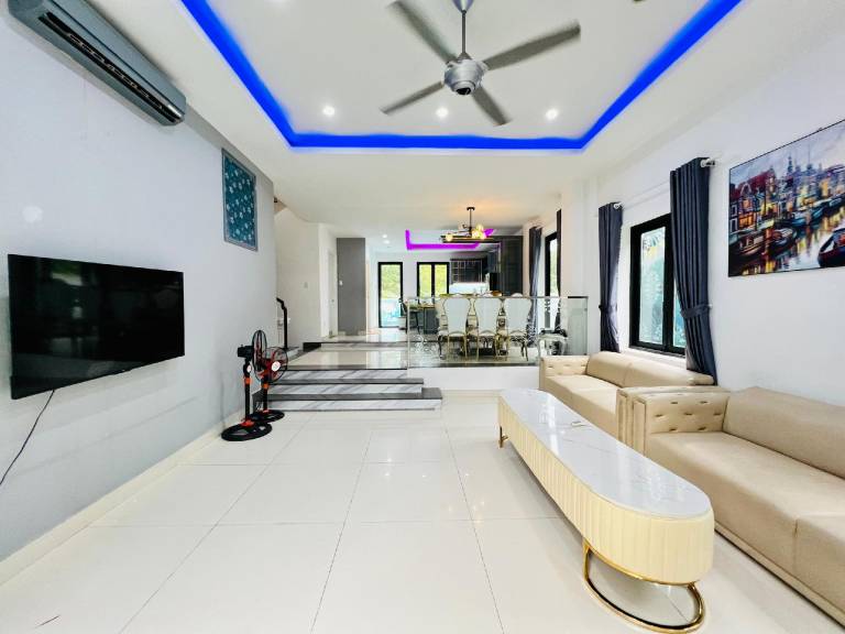 Villa with pool, yard & BBQ | Water view | Good for workation — photo 3