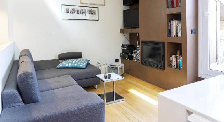 Apartment with patio | Near Two Towers — photo 4