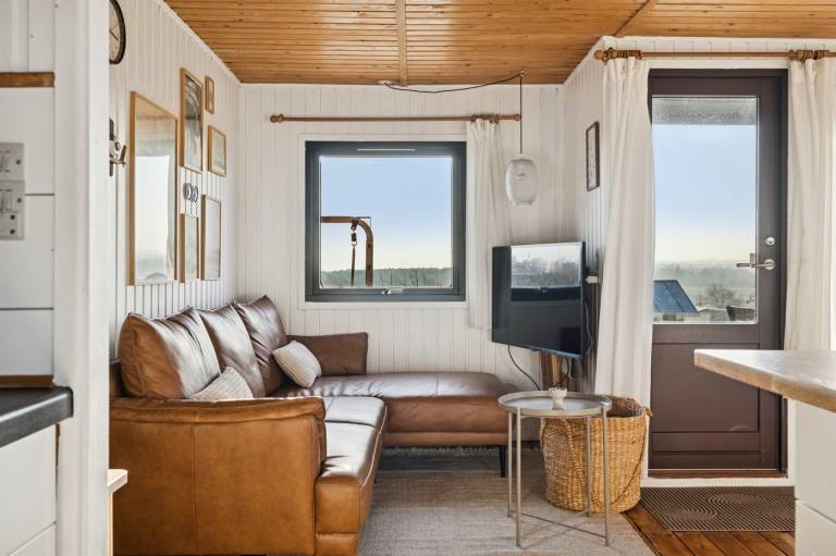 Charming vacation home with yard, grill & patio | Sea view | Pets are welcome — photo 3