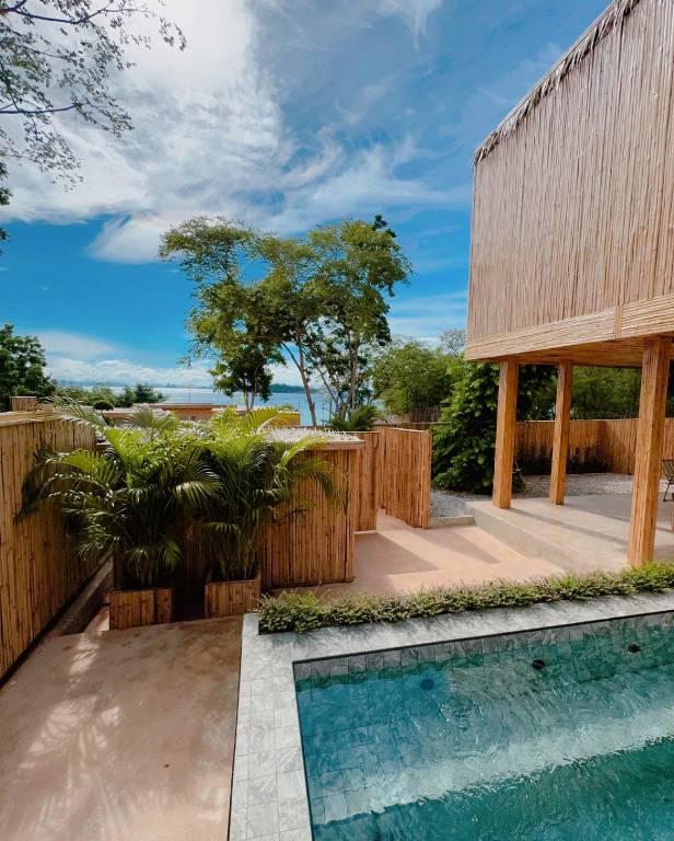 House with pool — photo 2