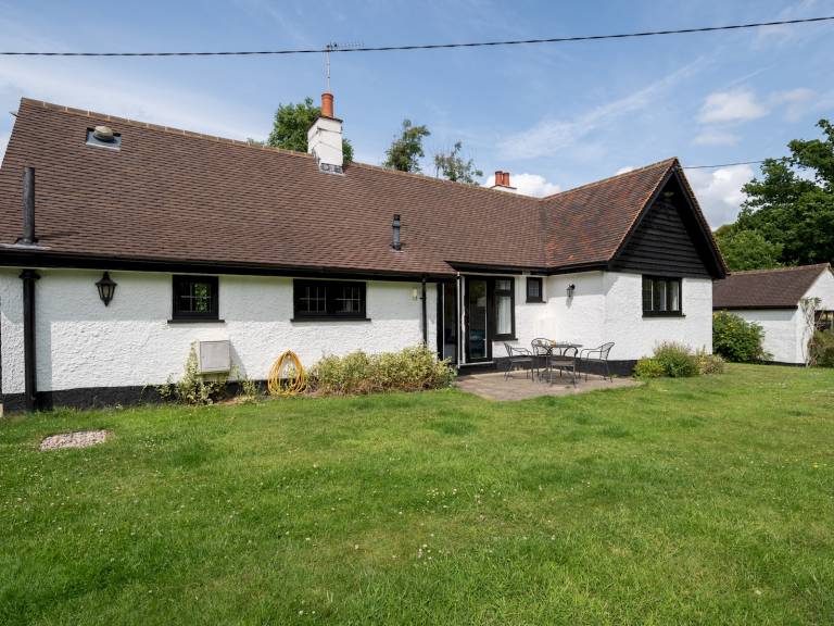 Fully equipped charming vacation home with garden & fast internet | Pets allowed — photo 4