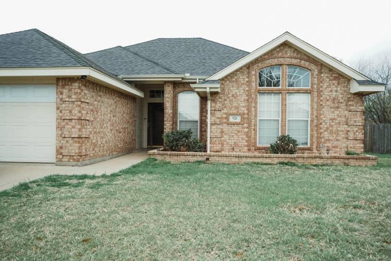 House  Lytle Area