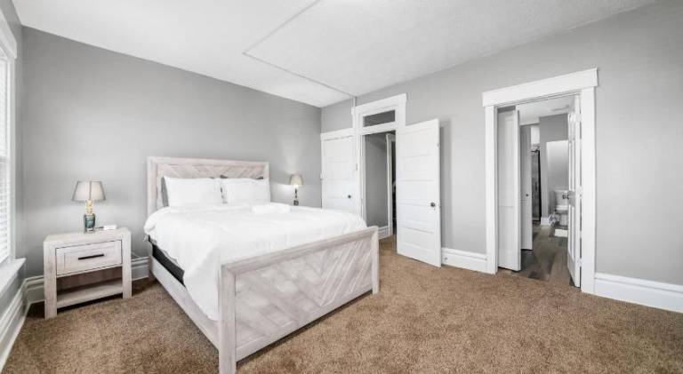 Vacation home with terrace | Dogs allowed in Franklin, OH