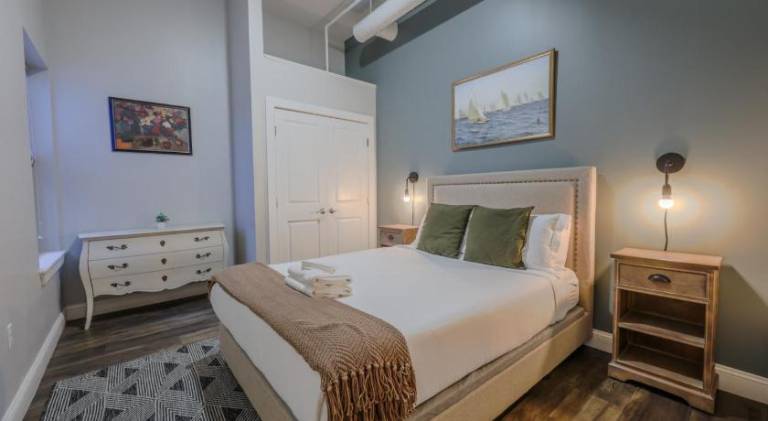4 Bed 2 Bath 200mbps Internet Luxury Keyless Entry in Cambridge, MA