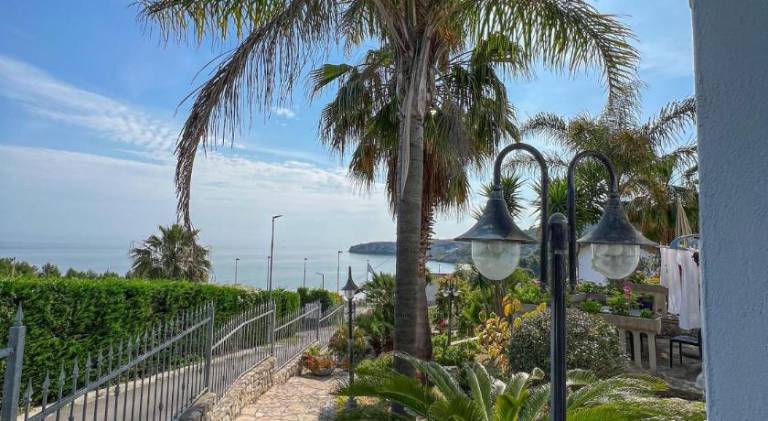 Lovely serviced apartment with BBQ, yard & terrace | Close to the beach | Dogs allowed — photo 5