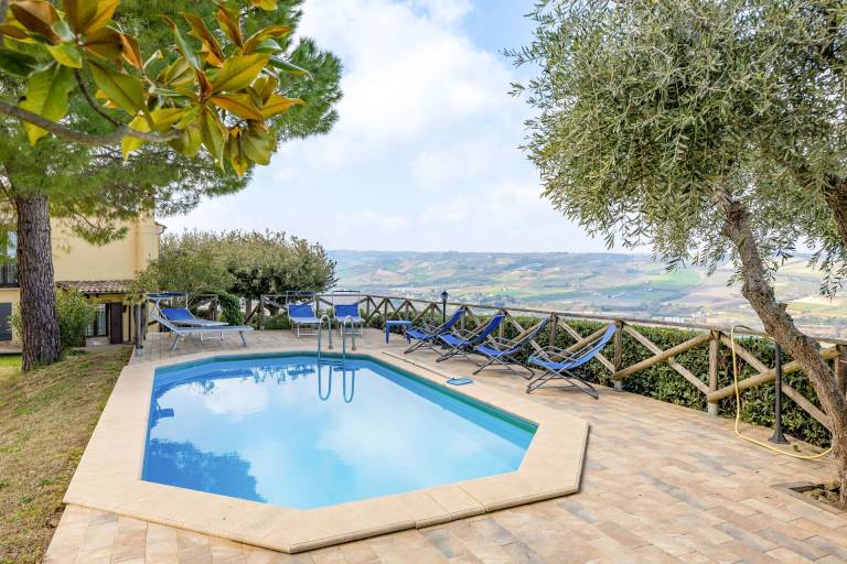 Villa with BBQ, pool & terrace | Mountain view — photo 4