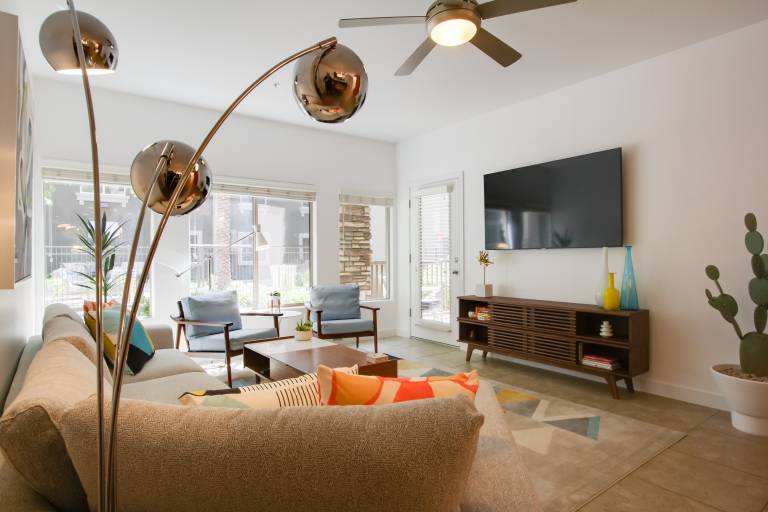 Mid Century Modern Phoenix Condo Walk to High St